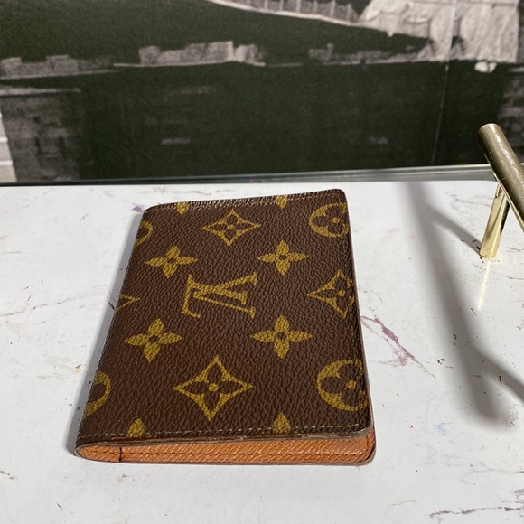 Authentic Louis Vuitton Monogram Card Holder - Picture 9 of 12